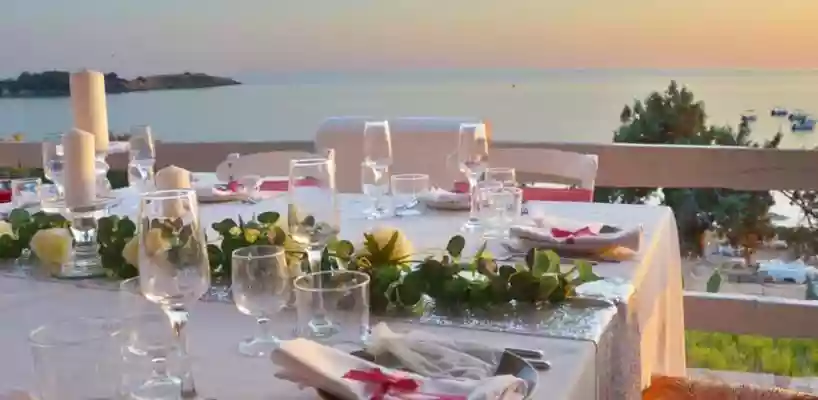 Flyers Pefkos